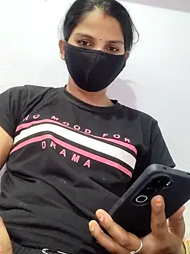 Snapshot of poojam93 chatting on 09-29-25, 01:22 poojam93 online show from 09-29-25, 01:22