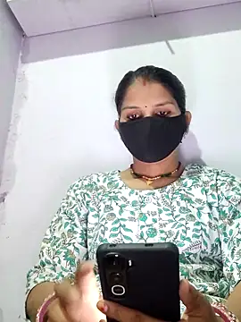 Snapshot of poojam93 chatting on 10-08-25, 02:47 poojam93 online show from 10-08-25, 02:47