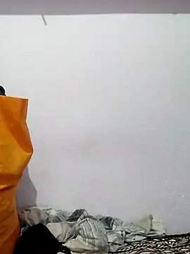 Snapshot of poojam93 chatting on 10-28-25, 03:43 poojam93 online show from 10-28-25, 03:43