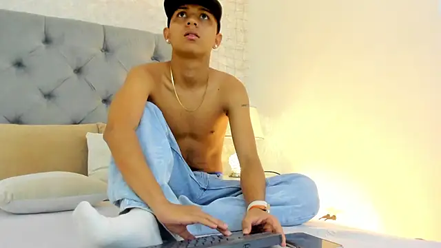 Lucien Gray  online show from 12-02-25, 03:40