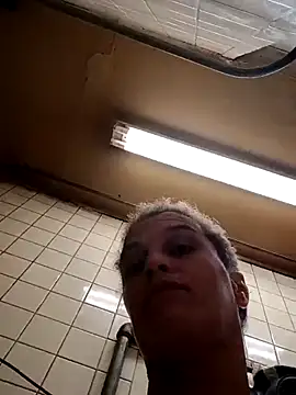 sarahkat86 online show from 01-19-26, 03:38