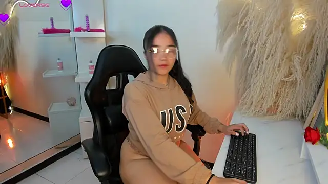 Snapshot of CamiJones chatting on 09-22-25, 12:40 CamiJones online show from 09-22-25, 12:40