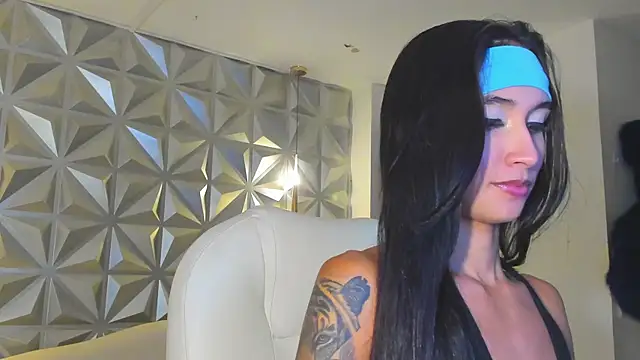 Snapshot of hellen_tease chatting on 03-25-26, 01:06 hellen tease online show from 03-25-26, 01:06