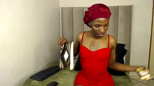 Trans fairy online show from 11-21-25, 06:39