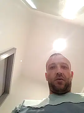 Snapshot of Tony88hgh chatting on 06-29-26, 05:46 Tony88hgh online show from 06-29-26, 05:46