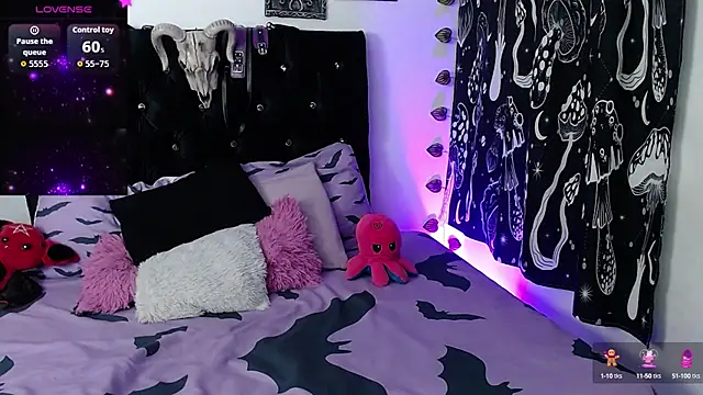 Snapshot of mayaREDdoll chatting on 10-14-25, 04:46 mayaREDdoll online show from 10-14-25, 04:46