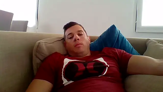 Snapshot of luca23millo90 chatting on 10-19-25, 05:46 luca23millo90 online show from 10-19-25, 05:46