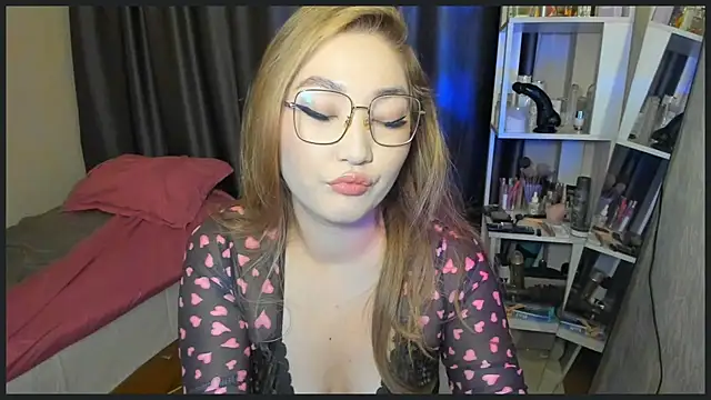 lyra x online show from 11-24-25, 10:31