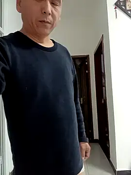 Snapshot of CWQ123 chatting on 11-15-25, 11:32 CWQ123 online show from 11-15-25, 11:32