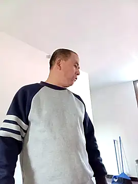 Snapshot of CWQ123 chatting on 11-19-25, 08:03 CWQ123 online show from 11-19-25, 08:03