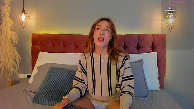 victoria decapri online show from 10-03-25, 09:12