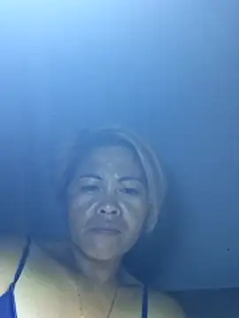 Snapshot of hottie_dolly chatting on 12-14-25, 02:33 hottie dolly online show from 12-14-25, 02:33