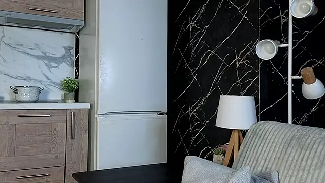 Snapshot of EarleneBrayton chatting on 12-14-25, 01:22 EarleneBrayton online show from 12-14-25, 01:22