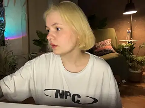 MoonIvy  online show from 04-16-26, 06:52