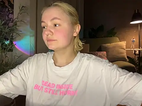 MoonIvy  online show from 05-31-26, 07:37