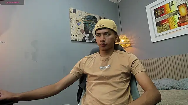 Snapshot of markbowie chatting on 10-07-25, 12:02 markbowie online show from 10-07-25, 12:02