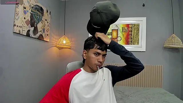 Snapshot of markbowie chatting on 10-10-25, 11:53 markbowie online show from 10-10-25, 11:53