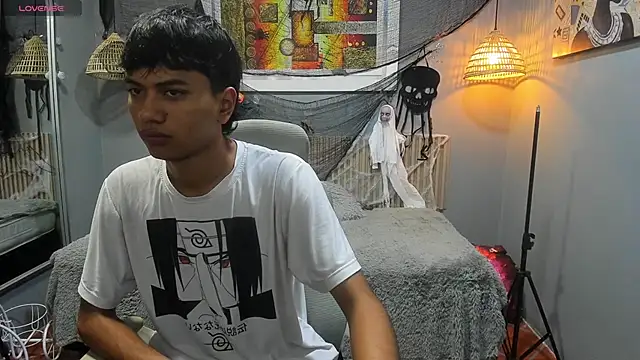 Snapshot of markbowie chatting on 10-19-25, 12:28 markbowie online show from 10-19-25, 12:28