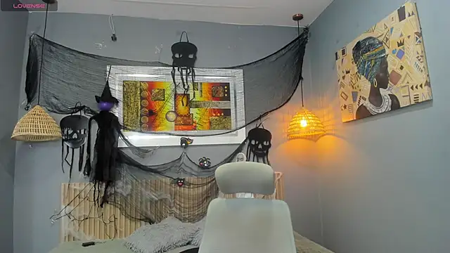 Snapshot of markbowie chatting on 10-24-25, 11:28 markbowie online show from 10-24-25, 11:28