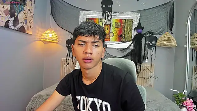 Snapshot of markbowie chatting on 10-25-25, 11:29 markbowie online show from 10-25-25, 11:29