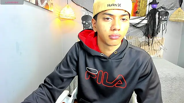 Snapshot of markbowie chatting on 10-29-25, 11:45 markbowie online show from 10-29-25, 11:45