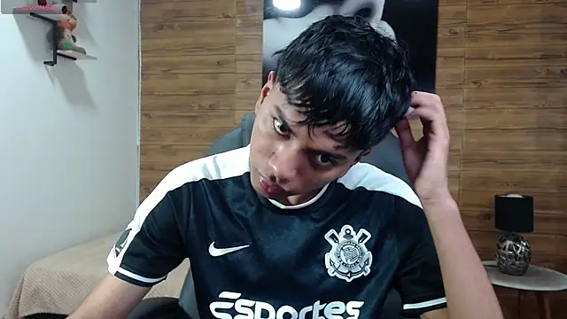 Snapshot of markbowie chatting on 11-02-25, 01:35 markbowie online show from 11-02-25, 01:35