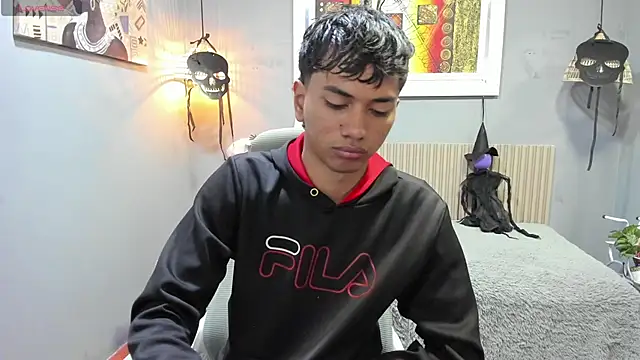 Snapshot of markbowie chatting on 11-05-25, 11:32 markbowie online show from 11-05-25, 11:32