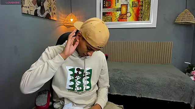 Snapshot of markbowie chatting on 11-11-25, 11:32 markbowie online show from 11-11-25, 11:32