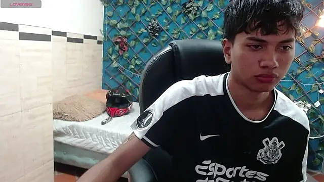 Snapshot of markbowie chatting on 11-20-25, 02:28 markbowie online show from 11-20-25, 02:28