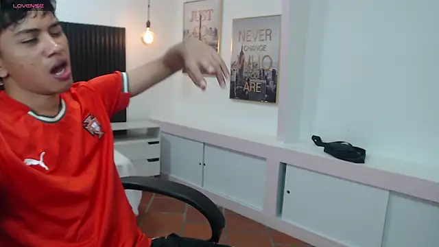 Snapshot of markbowie chatting on 11-30-25, 02:21 markbowie online show from 11-30-25, 02:21