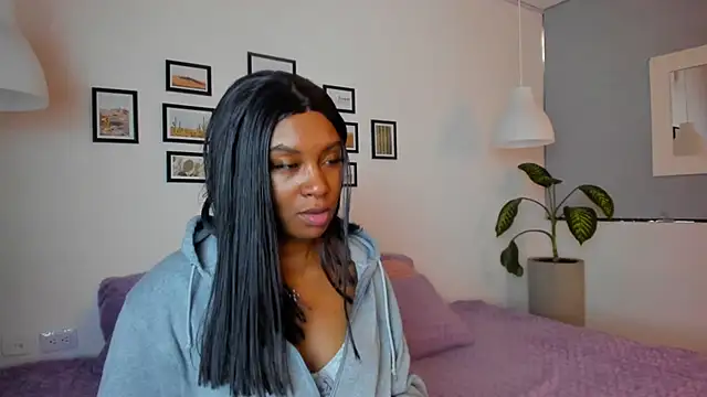 Coco joness online show from 12-04-25, 07:44