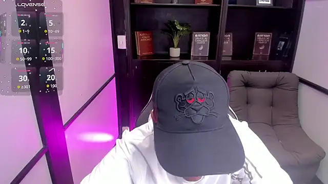 IsaacBlack  online show from 10-28-25, 09:13