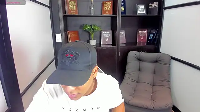 IsaacBlack  online show from 10-30-25, 04:36