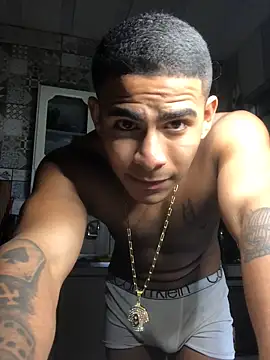 Snapshot of Novindot23cm chatting on 10-13-25, 01:05 Novindot23cm online show from 10-13-25, 01:05