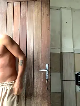 Snapshot of Novindot23cm chatting on 10-29-25, 07:26 Novindot23cm online show from 10-29-25, 07:26