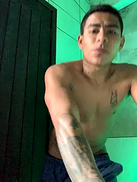 Snapshot of Novindot23cm chatting on 11-26-25, 05:03 Novindot23cm online show from 11-26-25, 05:03