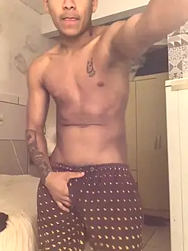 Snapshot of Novindot23cm chatting on 12-18-25, 03:45 Novindot23cm online show from 12-18-25, 03:45