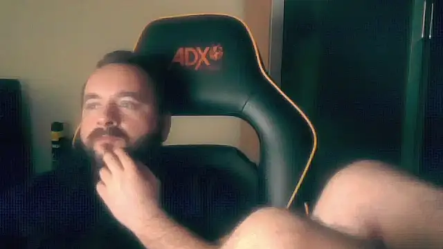 Snapshot of LondonMan1988 chatting on 10-08-25, 04:59 LondonMan1988 online show from 10-08-25, 04:59