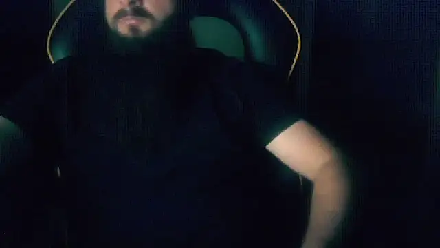 Snapshot of LondonMan1988 chatting on 10-11-25, 06:39 LondonMan1988 online show from 10-11-25, 06:39