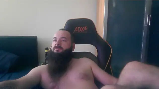 Snapshot of LondonMan1988 chatting on 10-26-25, 08:09 LondonMan1988 online show from 10-26-25, 08:09