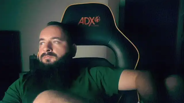 Snapshot of LondonMan1988 chatting on 10-30-25, 06:52 LondonMan1988 online show from 10-30-25, 06:52