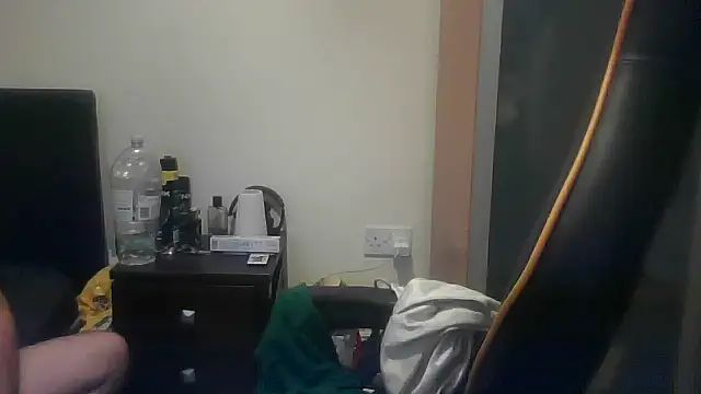 Snapshot of LondonMan1988 chatting on 11-15-25, 07:54 LondonMan1988 online show from 11-15-25, 07:54