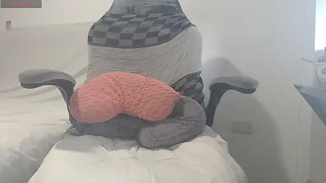 mia duvall online show from 02-06-26, 03:15