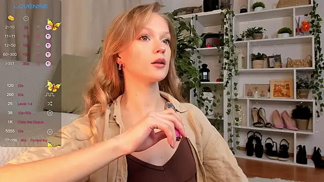 Snapshot of Kara_smalltits chatting on 11-03-25, 11:22 Kara smalltits online show from 11-03-25, 11:22