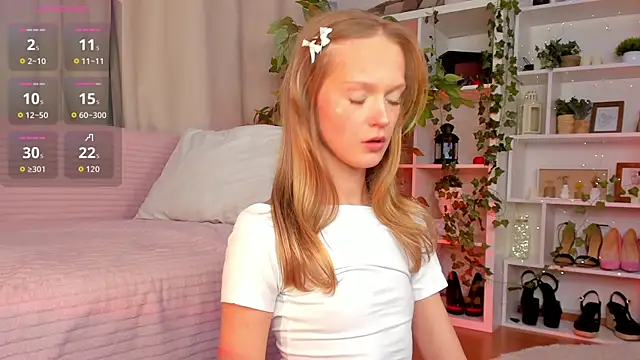 Snapshot of Kara_smalltits chatting on 11-21-25, 11:53 Kara smalltits online show from 11-21-25, 11:53