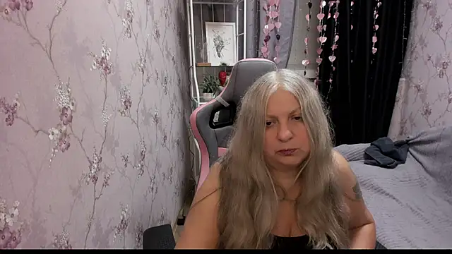 Snapshot of silver_moon_light chatting on 09-20-25, 09:10 silver moon light online show from 09-20-25, 09:10