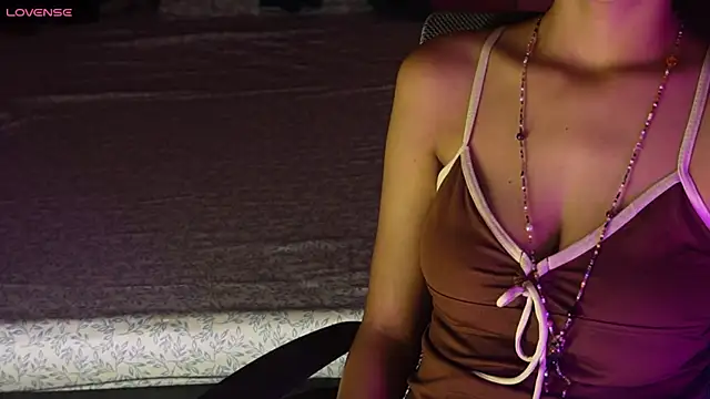 Snapshot of NidhiChandra chatting on 10-27-25, 10:19 NidhiChandra online show from 10-27-25, 10:19