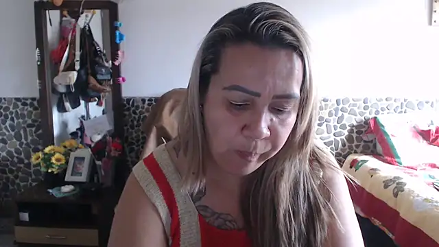 Snapshot of Miilu74 chatting on 12-14-25, 09:19 Miilu74 online show from 12-14-25, 09:19