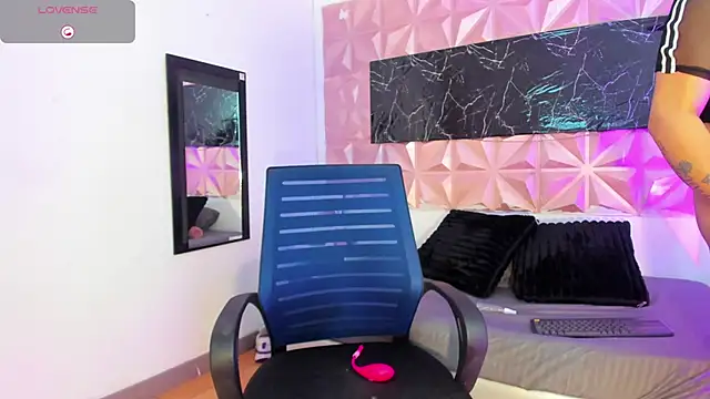 Scarlet fx online show from 11-24-25, 03:23