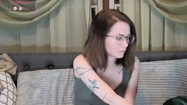 Snapshot of kohlbird chatting on 11-05-25, 12:32 kohlbird online show from 11-05-25, 12:32